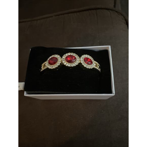 Vintage Monet Stretchy Bracelet Red/Clear‎ Rhinestones Goldtone Gorgeous - Picture 4 of 4